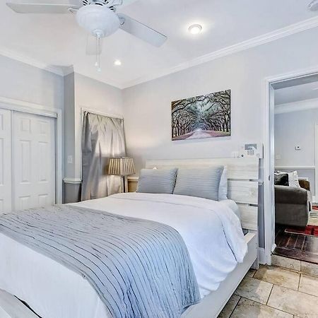 Historic Savannah Gold Private Condo With Pool - 2Bed, 1&Half Bath, Sleeps 6, 1St Floor, 15 Min Walk To Historic Savannah Center And All Attractions 외부 사진