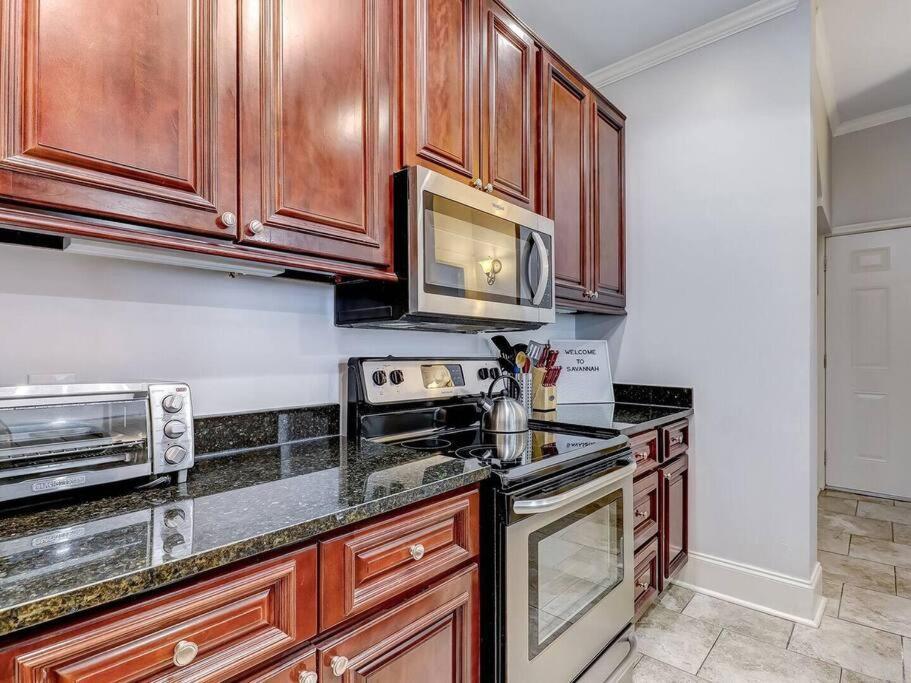 Historic Savannah Gold Private Condo With Pool - 2Bed, 1&Half Bath, Sleeps 6, 1St Floor, 15 Min Walk To Historic Savannah Center And All Attractions 외부 사진
