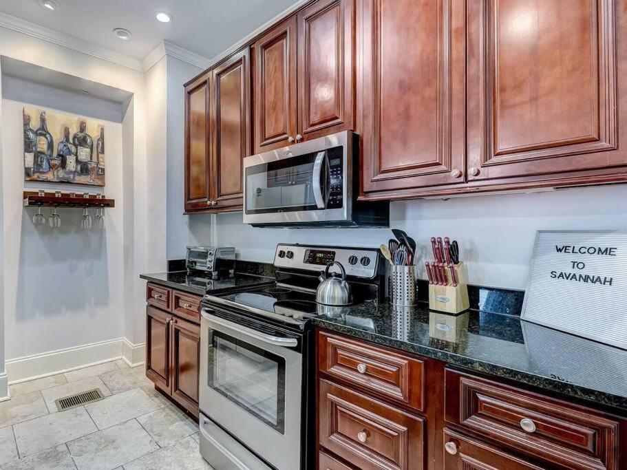 Historic Savannah Gold Private Condo With Pool - 2Bed, 1&Half Bath, Sleeps 6, 1St Floor, 15 Min Walk To Historic Savannah Center And All Attractions 외부 사진