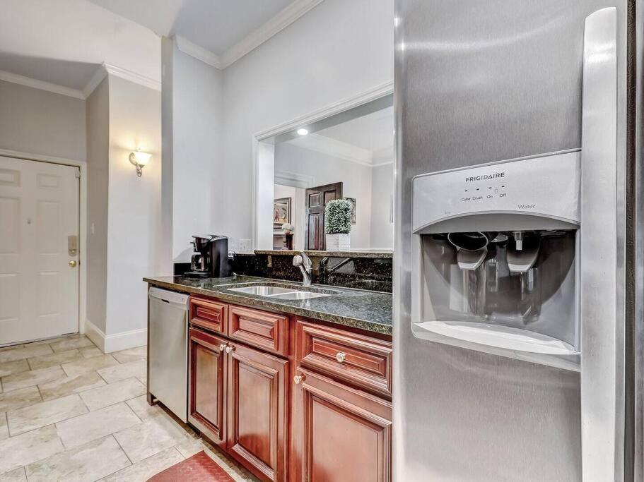 Historic Savannah Gold Private Condo With Pool - 2Bed, 1&Half Bath, Sleeps 6, 1St Floor, 15 Min Walk To Historic Savannah Center And All Attractions 외부 사진