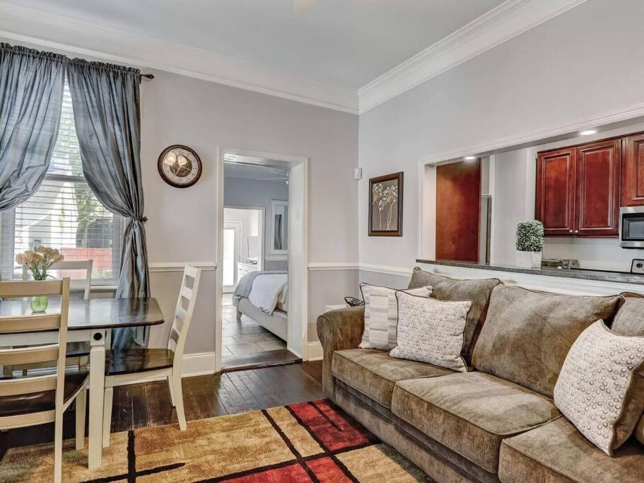 Historic Savannah Gold Private Condo With Pool - 2Bed, 1&Half Bath, Sleeps 6, 1St Floor, 15 Min Walk To Historic Savannah Center And All Attractions 외부 사진